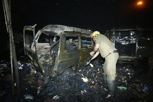 An Indian policeman inspects the wreckage of a vehicle following a blast at Sarojini Nagar market, 29 October 2005 in New Delhi. (RAVEENDRAN/AFP/Getty Images)